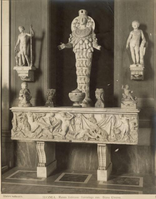 Roma - Museo Vaticano Sarcofago con. Diana Efesina