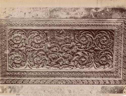 Venezia - Basilica di S. Marco (Formella a fogliami nella parte settentrionale)