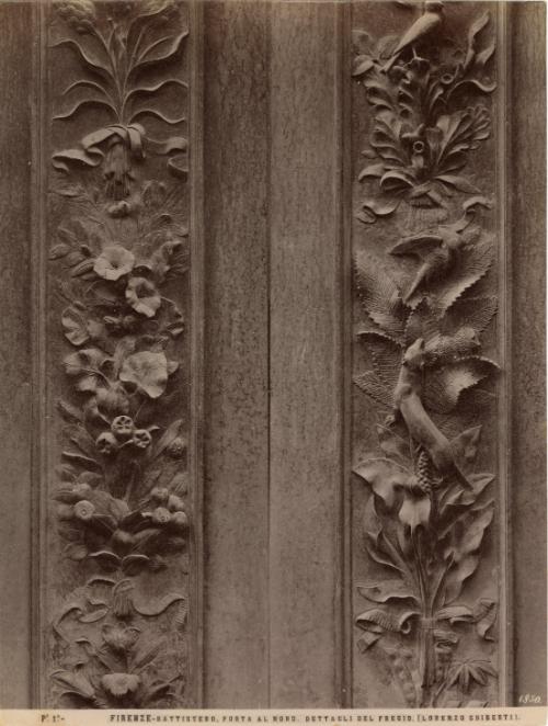 Frienze - Battistero, Porta al Nord. Dettagli del Fregio
