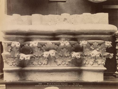 Cathédrale de Nevers, Partie du Chapiteau d'un Pilier de la Nef, XIIIe Siècle