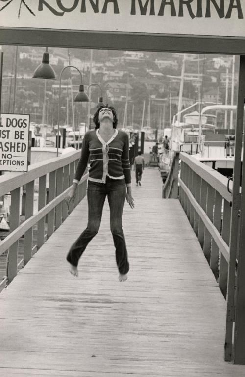 Junie Moon: Liza Minnelli on the docks of Kona Marina during the filming of "Tell Me That You Love Me, Junie Moon", San Diego