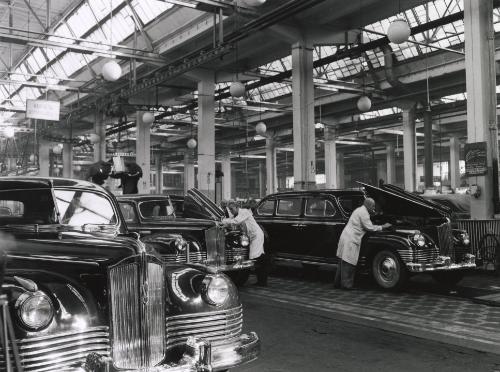 Staline ZIS-110 automobile under construction