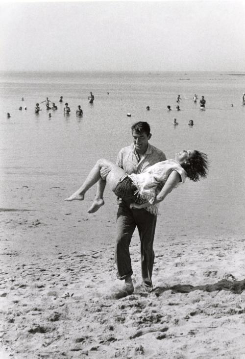 American actors Gregory Peck and Ava Gardner during the filming of "On the Beach" by Stanley Kramer, Australia