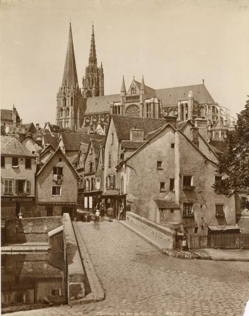 Chartres, La Rue du Bourg.