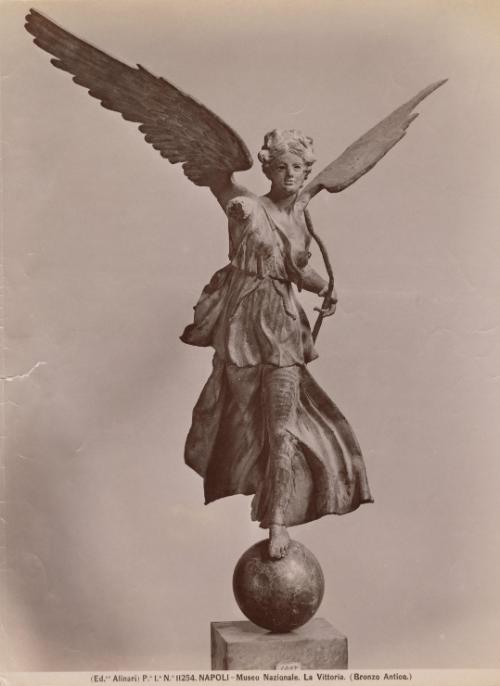 Napoli - Museo Nazionale. La Vittoria (Bronzo Antico)