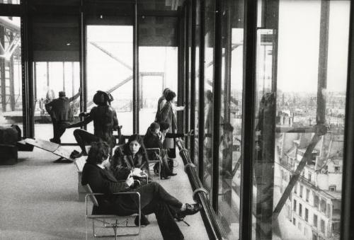 The ceiling to floor windows on all 5 floors of the museum allows the public to admire the city and the surrounding neighborhood of Beauboung, Paris