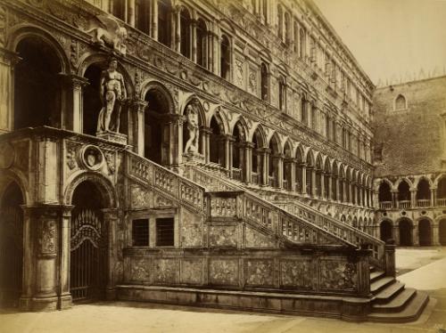 Scala dei Giganti, Palazzo Ducale