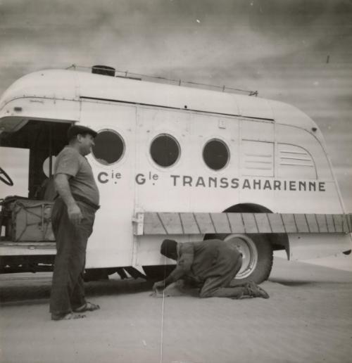 Sometimes it's best to ask for help, Trans-Saharian Highway, Sahara Desert, Algeria