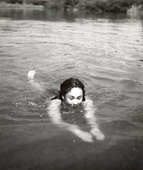 Swimming (likely Loleh Bellon), France