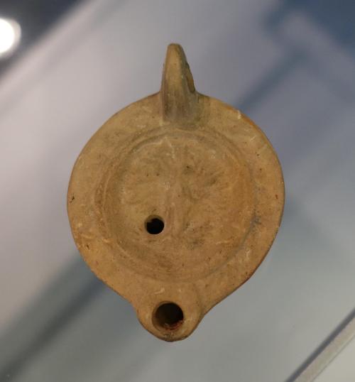 Oil lamp with bird motif