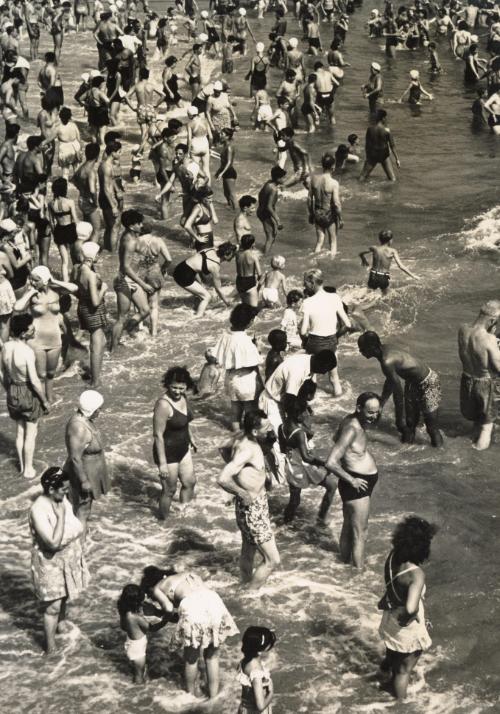 Crowd at the beach, New York