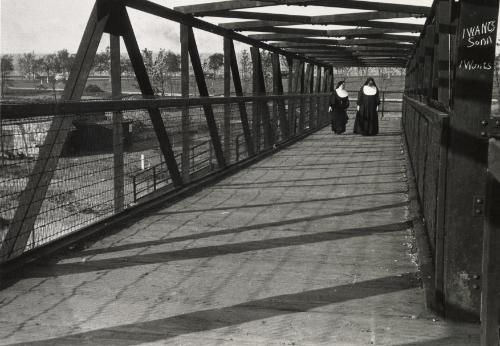 Nuns on a bridge, Chicago