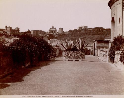 Roma - Palazzo Farnese. La Terrazza con veduta panoramica del Giancolo.