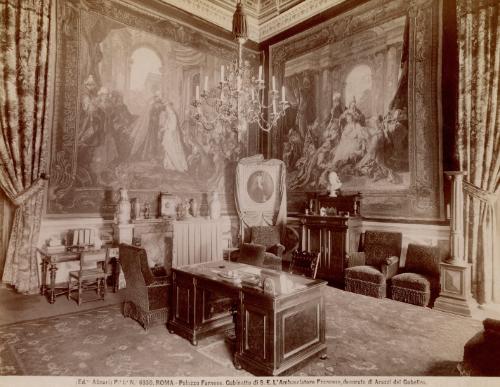 Roma - Palazzo Farnese. Gabinetto di S. E. L'Ambasciatore Francese, decorato di Arazzi dei Gobelins.