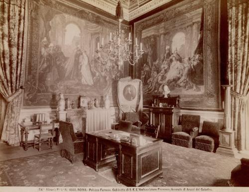 Roma - Palazzo Farnese. Gabinetto di S. E. L'Ambasciatore Francese, decorato di Arazzi dei Gobelins.