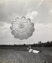 Course for female skydivers in France: Exercise with the parachute open on the ground