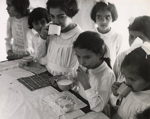 Maria Luisa Learns and Teaches: Despite the tremendous development of tourism over the past ten years, despite the experiences and impressions of millions of people who visit foreign countries and sometimes foreign continents every year as tourists, students, for business, scholars or journalists are our knowledge of everyday life of people living in distant countries is still poor. Could the traveler who sees the mountains of wonderful vegetables on the market of a large South American city imagine vegetable growers who do not know how to prepare carrots, peas or spinach; six-headed families who own a large house but only a drinking glass, because no one has ever drawn their attention to the harmful effects of health when six people drink from the same glass at meal time; women who don't know how to cook rice, etc... There are countle...