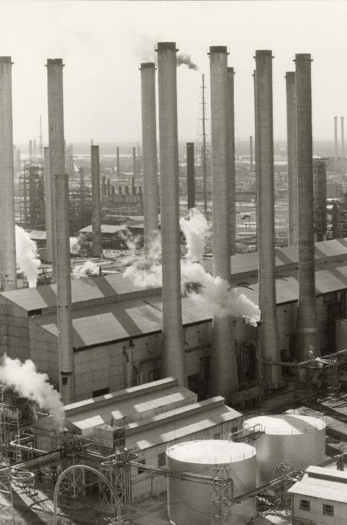 Abadon oil refinery. The bombing of this refinery would be one of te possible U.S. reprisals. Study of the refinery, Iran, February 1978