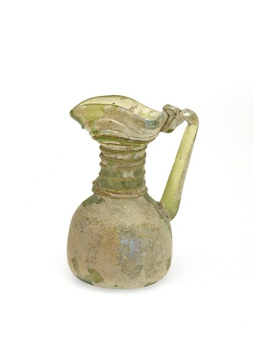 Trefoil-mouth pitcher